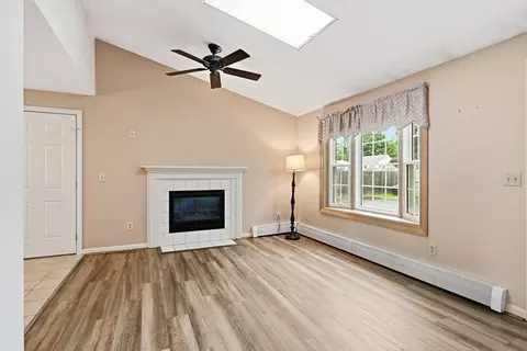 Living - 14 Florence Rd, Easthampton, MA 01027 photo 4 of 8