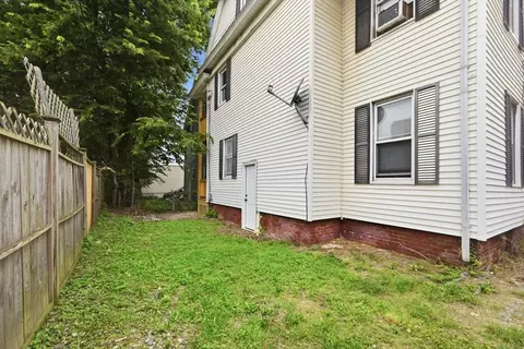 Exterior - 19-21 Rutledge Ave, Springfield, MA 01105 photo 7 of 11