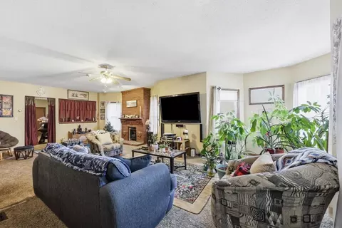 Living - 19-21 Rutledge Ave, Springfield, MA 01105 photo 3 of 6