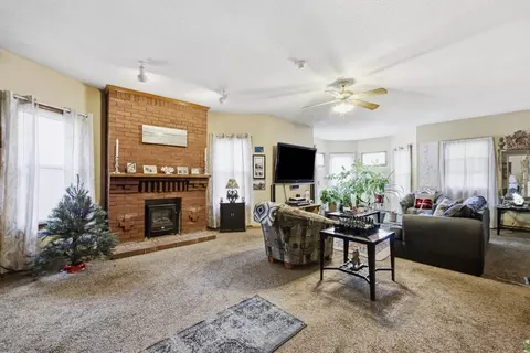 Living - 19-21 Rutledge Ave, Springfield, MA 01105 photo 6 of 6