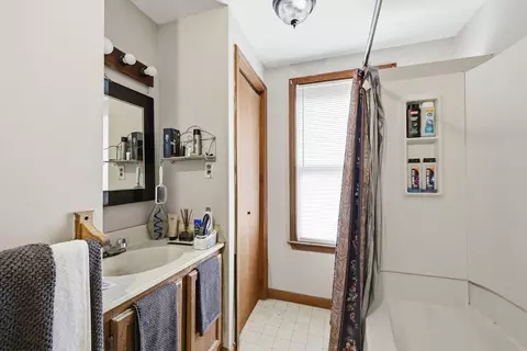 Bath - 19-21 Rutledge Ave, Springfield, MA 01105 photo 3 of 3