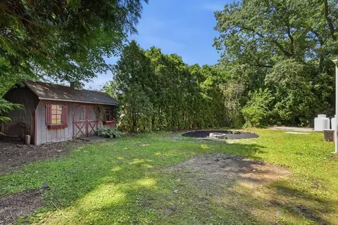 Exterior - 158 Devens St, Springfield, MA 01151 photo 6 of 6