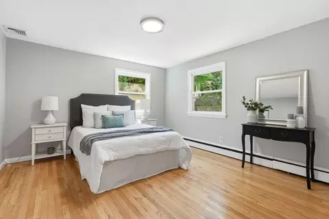 Bedroom - 158 Devens St, Springfield, MA 01151 photo 4 of 4