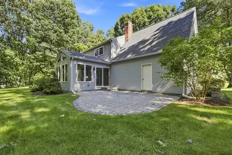 Exterior - 76 Mohawk Dr, Longmeadow, MA 01106 photo 4 of 9