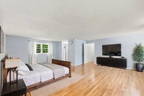 Bedroom - 76 Mohawk Dr, Longmeadow, MA 01106 photo 3 of 6
