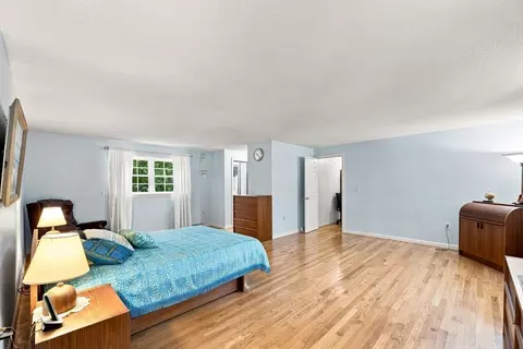 Bedroom - 76 Mohawk Dr, Longmeadow, MA 01106 photo 2 of 6