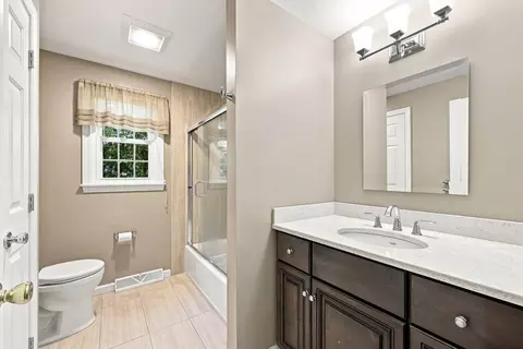 Bath - 76 Mohawk Dr, Longmeadow, MA 01106 photo 3 of 3