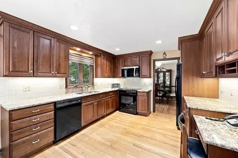 Kitchen - 76 Mohawk Dr, Longmeadow, MA 01106 photo 1 of 3