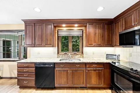 Kitchen - 76 Mohawk Dr, Longmeadow, MA 01106 photo 3 of 3