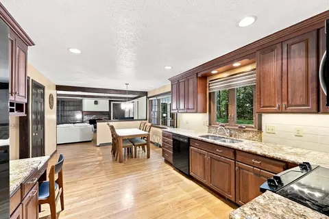 Kitchen - 76 Mohawk Dr, Longmeadow, MA 01106 photo 2 of 3