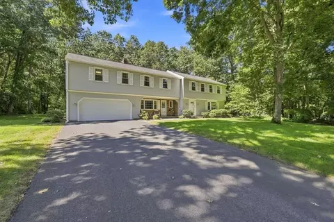 Exterior - 76 Mohawk Dr, Longmeadow, MA 01106 photo 6 of 9