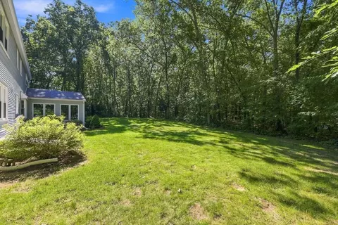 Exterior - 76 Mohawk Dr, Longmeadow, MA 01106 photo 5 of 9