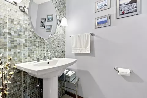 Bath - 76 Mohawk Dr, Longmeadow, MA 01106 photo 1 of 3