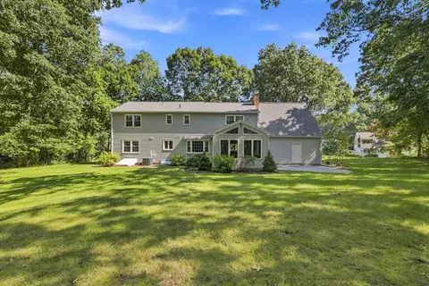 Exterior - 76 Mohawk Dr, Longmeadow, MA 01106 photo 1 of 9