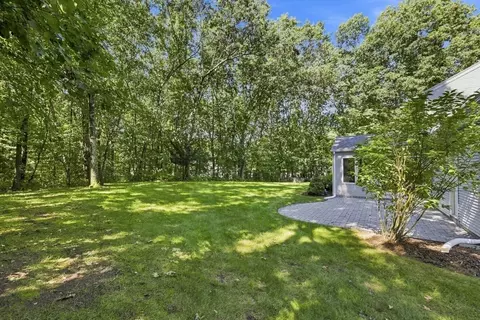Exterior - 76 Mohawk Dr, Longmeadow, MA 01106 photo 2 of 9