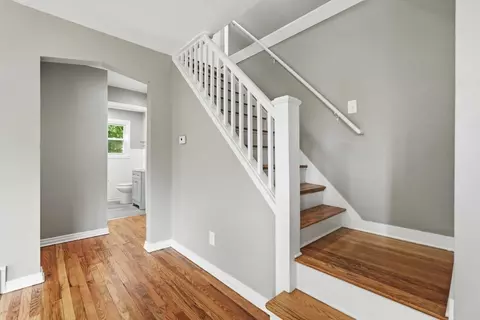 Entry Way - 15 Pear St, Springfield, MA 01109 photo 3 of 3