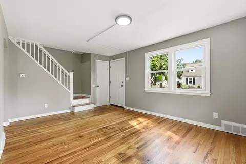 Living - 15 Pear St, Springfield, MA 01109 photo 1 of 3