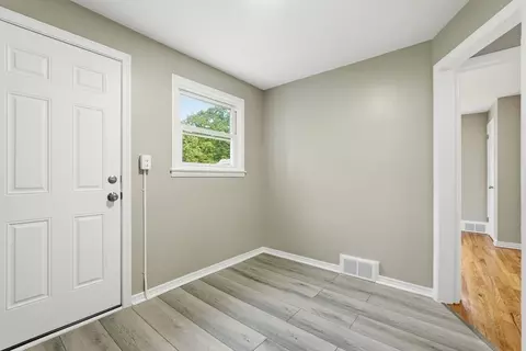 Entry Way - 15 Pear St, Springfield, MA 01109 photo 2 of 3