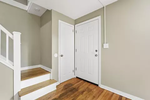 Entry Way - 15 Pear St, Springfield, MA 01109 photo 1 of 3