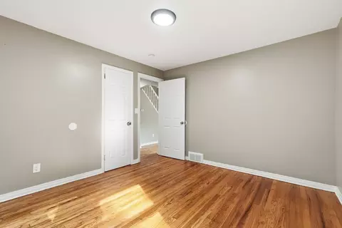 Bedroom - 15 Pear St, Springfield, MA 01109 photo 4 of 6