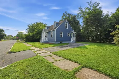 Exterior - 15 Pear St, Springfield, MA 01109 photo 5 of 6