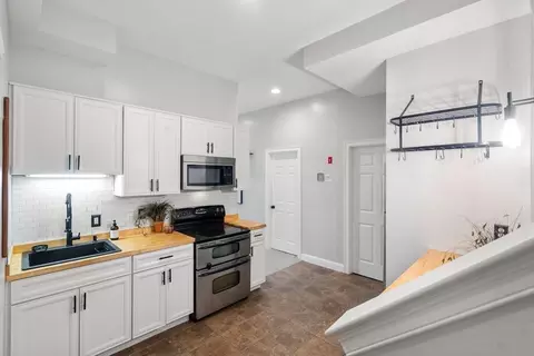 Entry Way - 66 Glenview St, Upton, MA 01568 photo 4 of 4