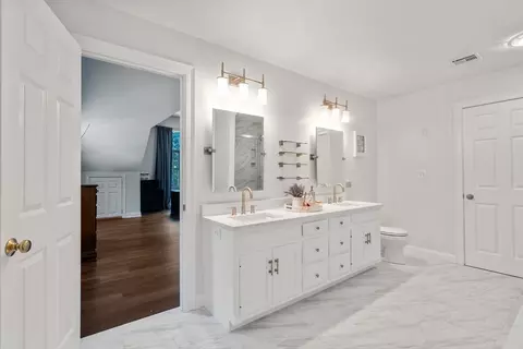 Bath - 66 Glenview St, Upton, MA 01568 photo 2 of 4