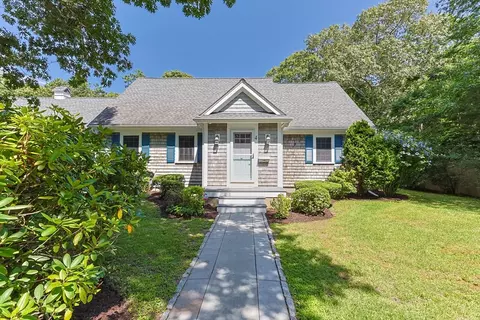 4 Aunt Ediths Rd, Yarmouth, MA 02664