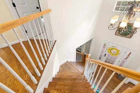 Entry Way - 2 Brookside St, Upton, MA 01568 photo 2 of 3