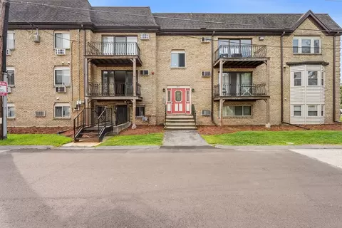 345 Pawtucket Blvd #14, Lowell, MA 01854