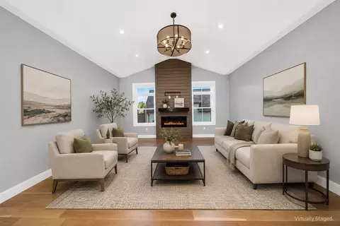 Living - 49 Chestnut St # A, Wakefield, MA 01880 photo 2 of 4