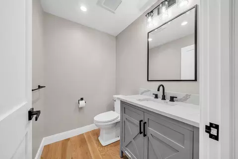 Bath - 49 Chestnut St # A, Wakefield, MA 01880 photo 1 of 5