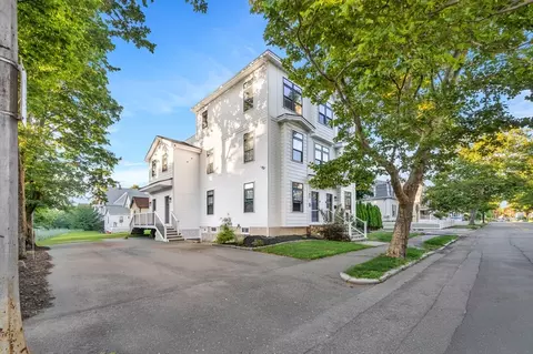 Exterior - 49 Chestnut St # A, Wakefield, MA 01880 photo 3 of 7