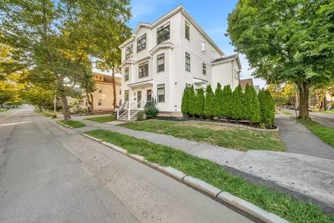 Exterior - 49 Chestnut St # A, Wakefield, MA 01880 photo 2 of 7