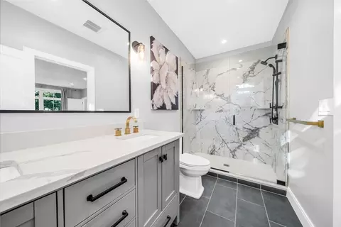 Bath - 49 Chestnut St # A, Wakefield, MA 01880 photo 2 of 5