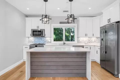 Kitchen - 49 Chestnut St # A, Wakefield, MA 01880 photo 4 of 7