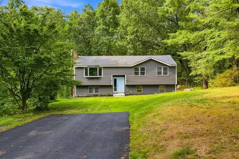 11 Groton Rd, Tyngsborough, MA 01879