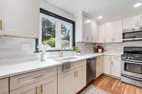 Kitchen - 6 Elm Ct, Maynard, MA 01754 photo 4 of 5
