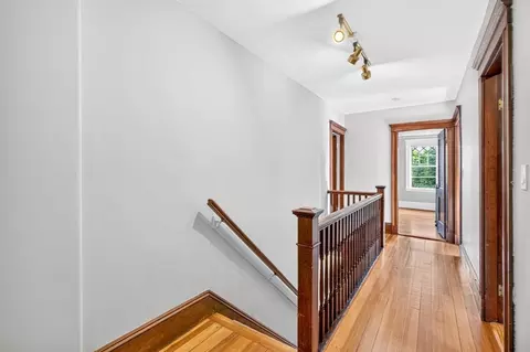 Entry Way - 103-105 Colbourne Cres, Brookline, MA 02445 photo 4 of 5