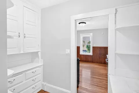 Entry Way - 103-105 Colbourne Cres, Brookline, MA 02445 photo 3 of 5