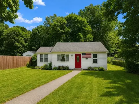 7 Arthur St, Seekonk, MA 02771