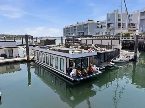 1 Pier 8 13th St #B28, Boston, MA 02129
