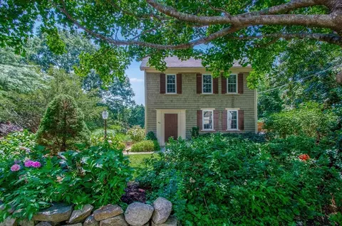 65 Acushnet Rd, Mattapoisett, MA 02739
