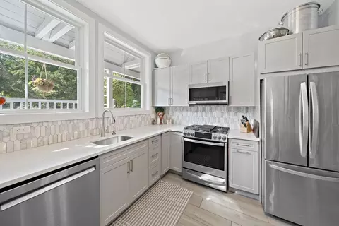 Kitchen - 2 Rivers Edge Rd #2, Hull, MA 02045 photo 3 of 4