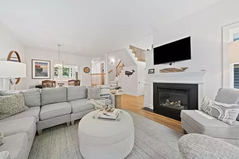 Living - 2 Rivers Edge Rd #2, Hull, MA 02045 photo 4 of 4