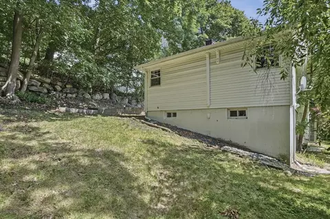 54 Manhattan Rd, Worcester, MA 01602 photo 27