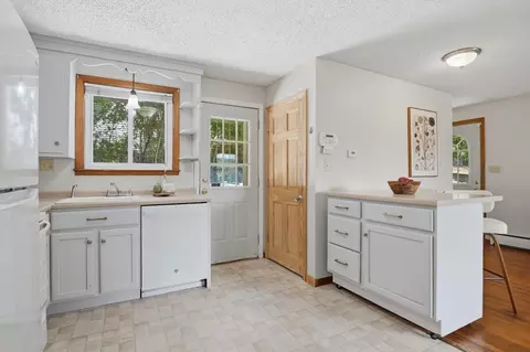 54 Manhattan Rd, Worcester, MA 01602 photo 7