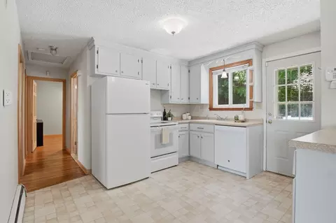 54 Manhattan Rd, Worcester, MA 01602 photo 9