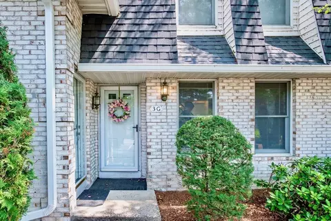 3 Mansion Woods Dr #G, Agawam, MA 01001