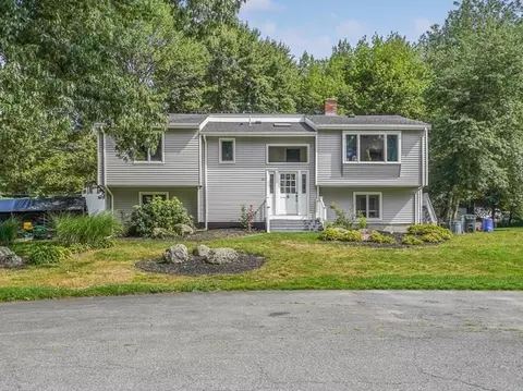37 Slade St, Swansea, MA 02777